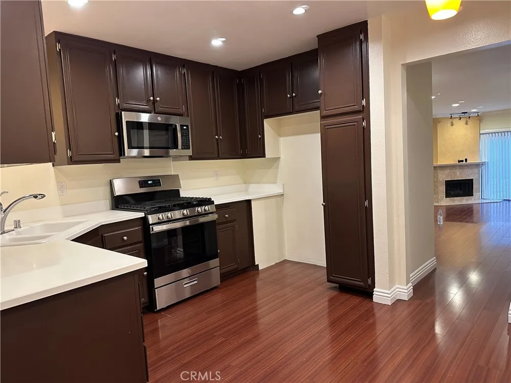 22865 Del Valle Street #12 Woodland Hills, CA 91364
