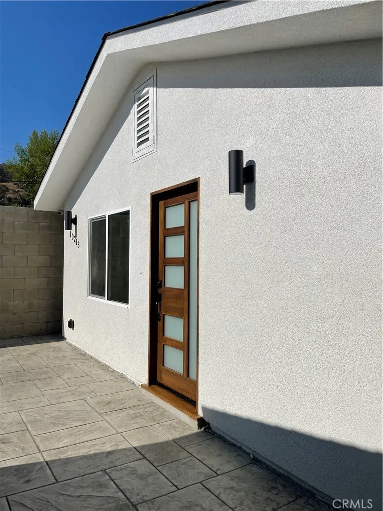 10213 Quill Avenue Sunland, CA 91040