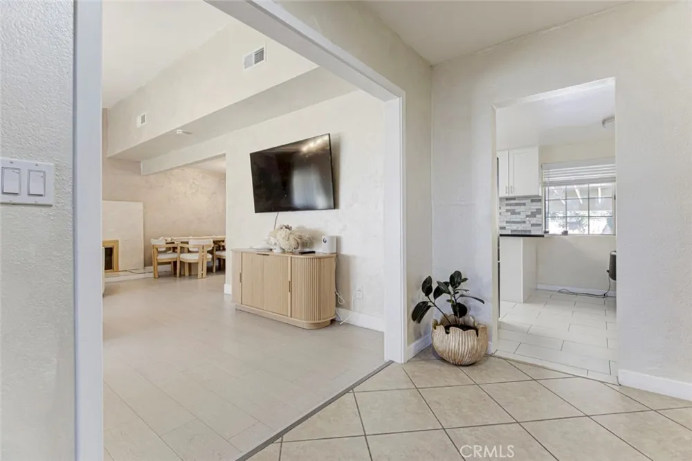 13889 Nurmi Sylmar, CA 91342