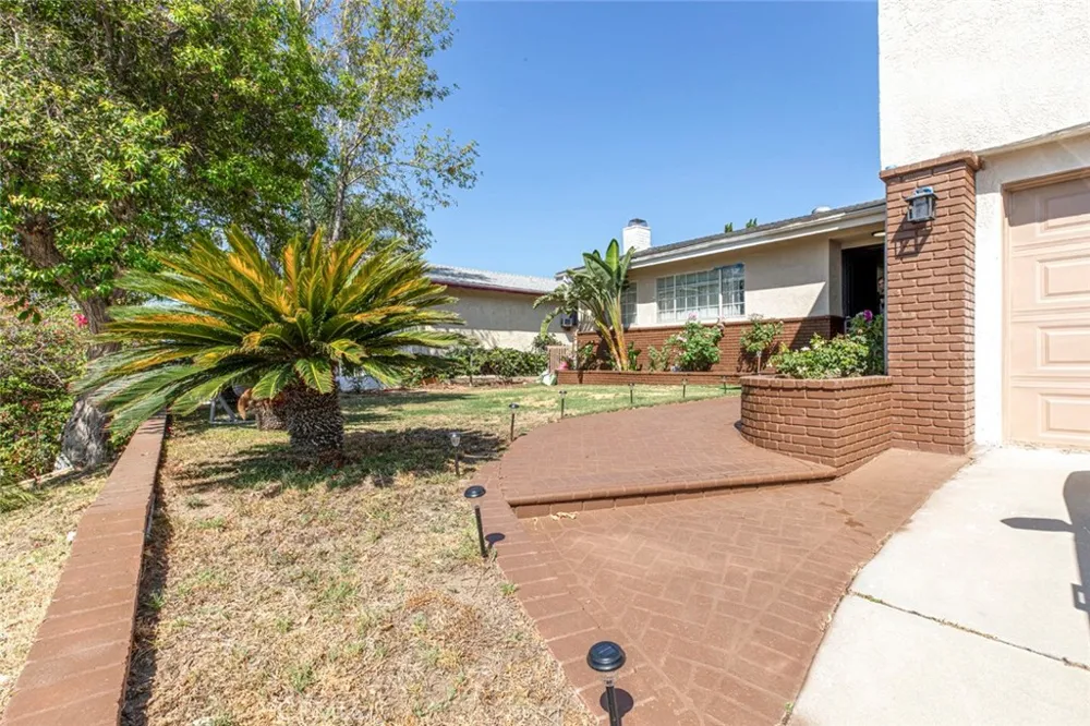 13889 Nurmi Sylmar, CA 91342
