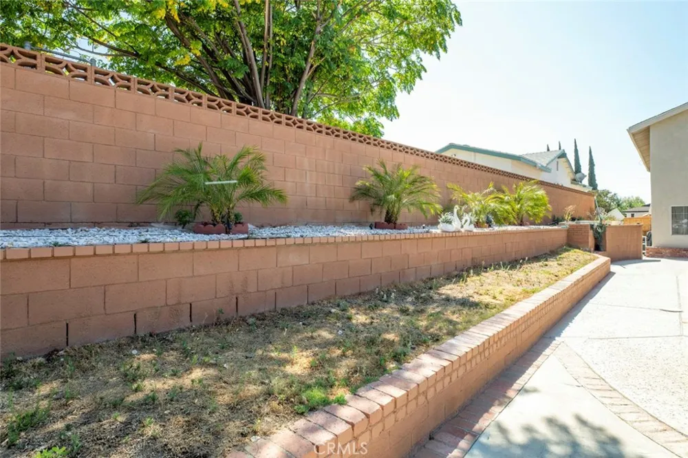 13889 Nurmi Sylmar, CA 91342