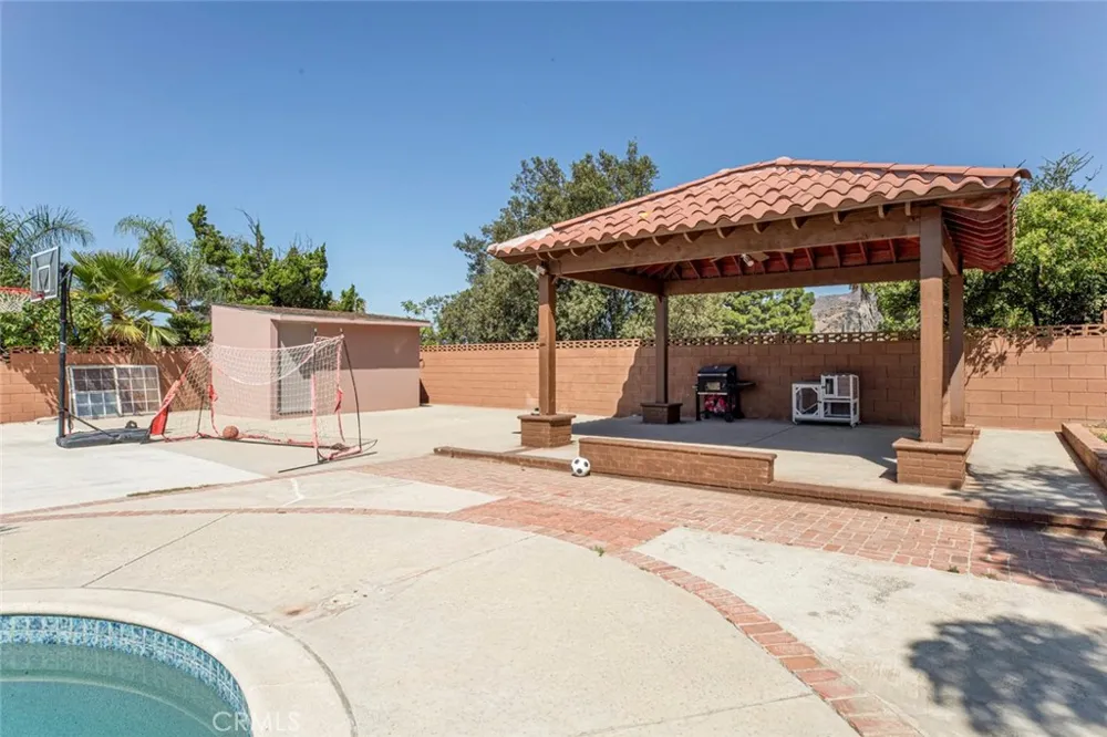 13889 Nurmi Sylmar, CA 91342