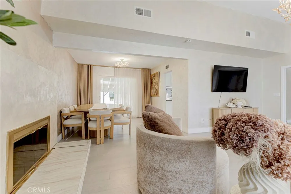 13889 Nurmi Sylmar, CA 91342