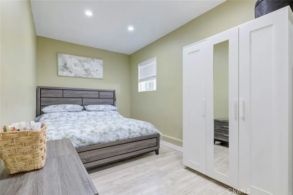 13889 Nurmi Sylmar, CA 91342