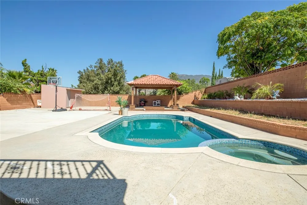 13889 Nurmi Sylmar, CA 91342