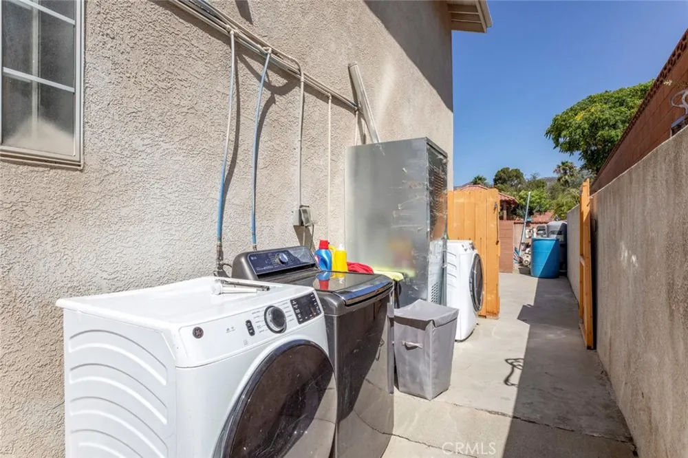 13889 Nurmi Sylmar, CA 91342