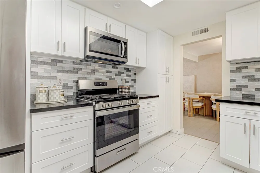 13889 Nurmi Sylmar, CA 91342