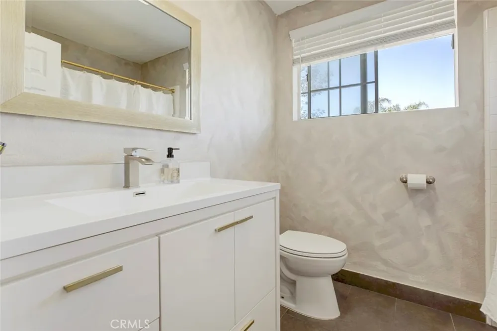 13889 Nurmi Sylmar, CA 91342