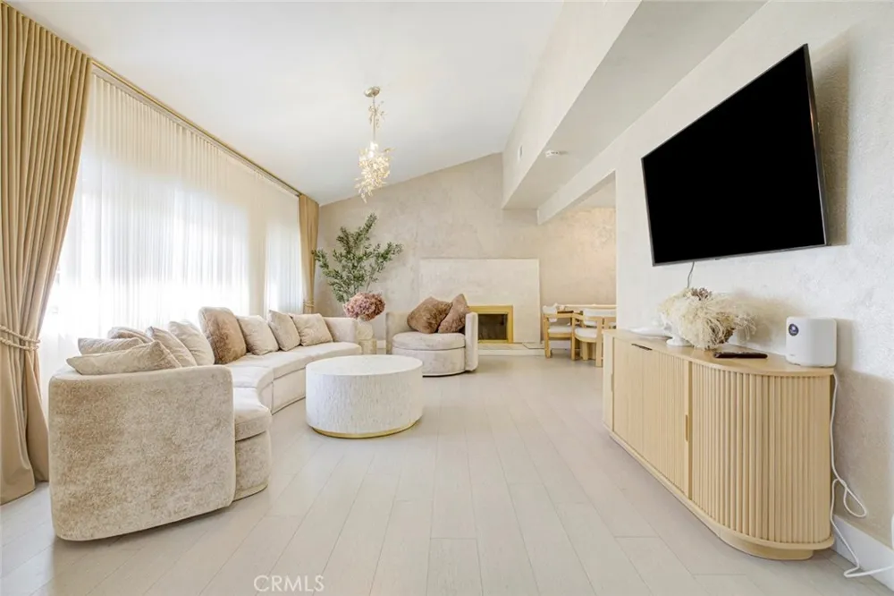 13889 Nurmi Sylmar, CA 91342