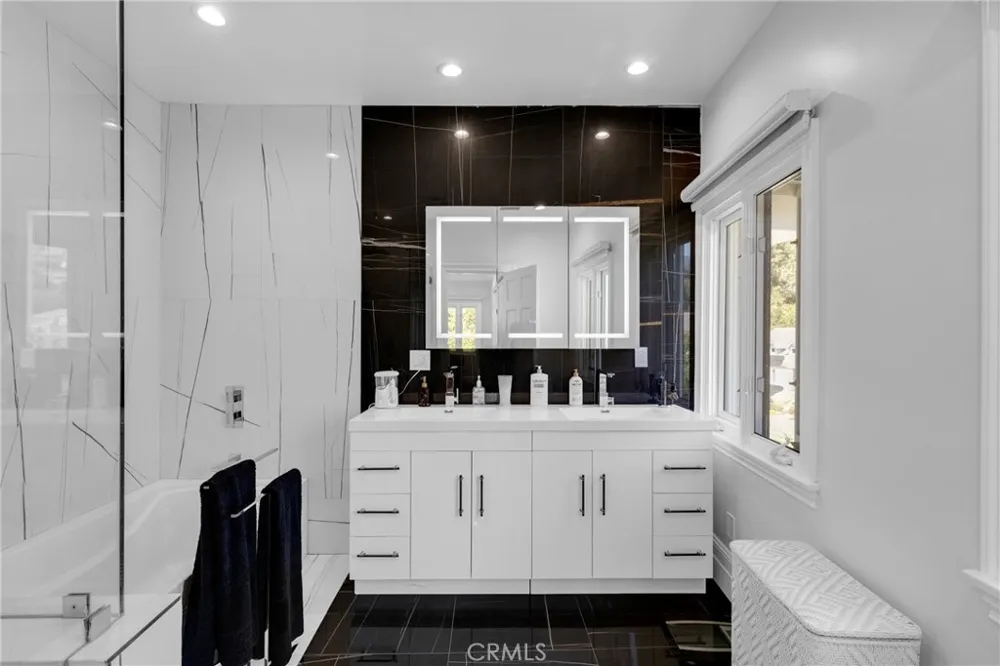 860 Greenridge Drive La Canada Flintridge, CA 91011