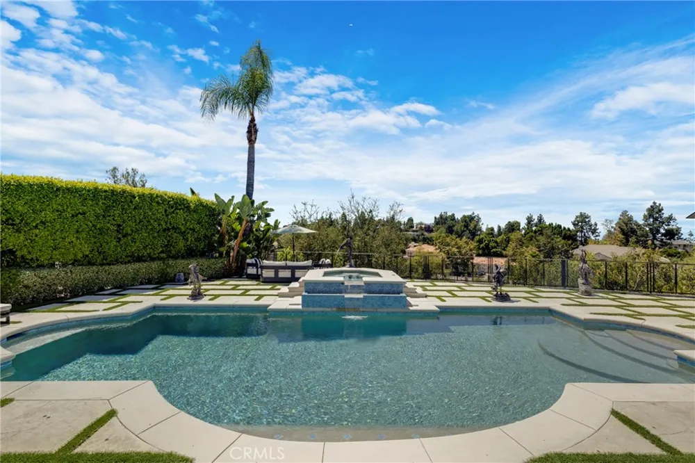 860 Greenridge Drive La Canada Flintridge, CA 91011