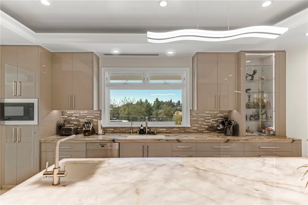 860 Greenridge Drive La Canada Flintridge, CA 91011