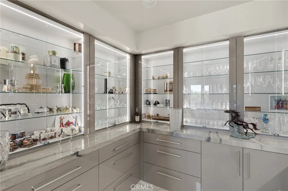 860 Greenridge Drive La Canada Flintridge, CA 91011
