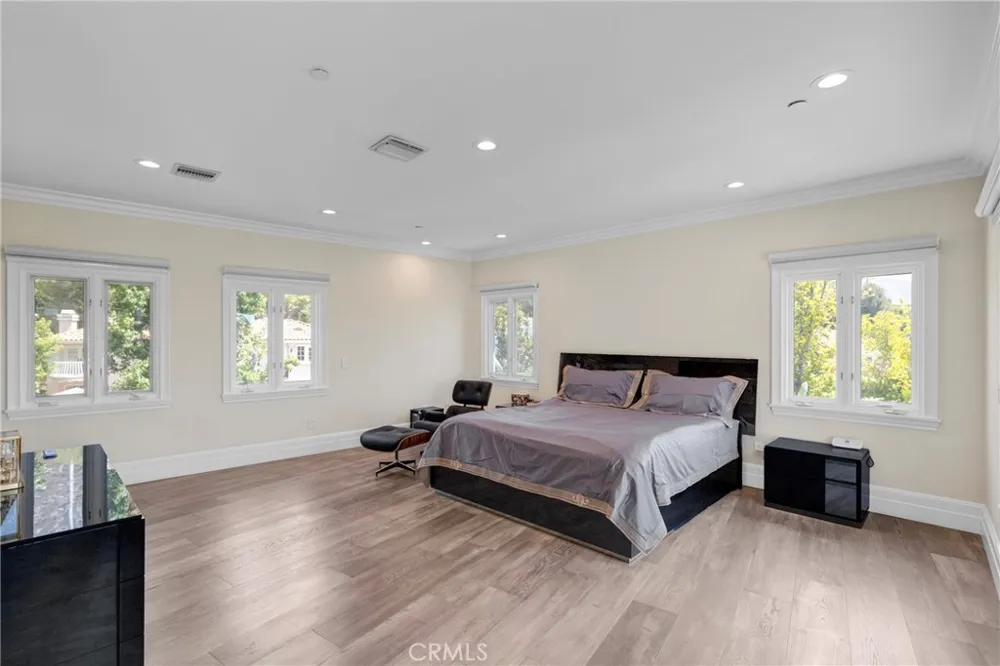 860 Greenridge Drive La Canada Flintridge, CA 91011