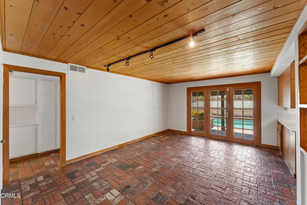 5828 Sunny Vista Avenue Oak Park, CA 91377