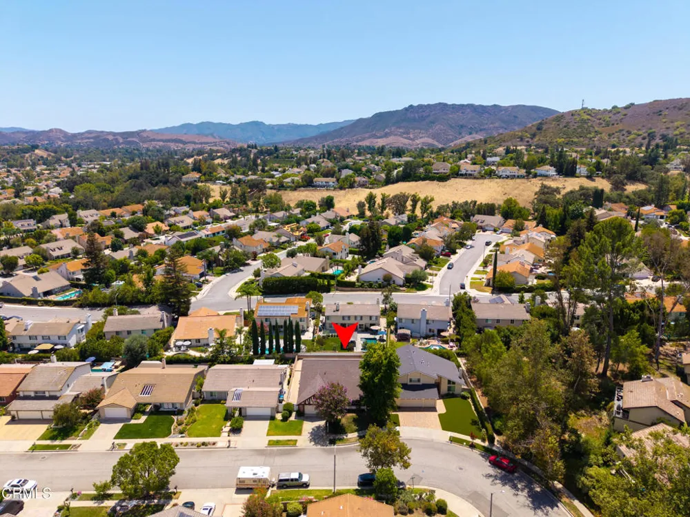 5828 Sunny Vista Avenue Oak Park, CA 91377