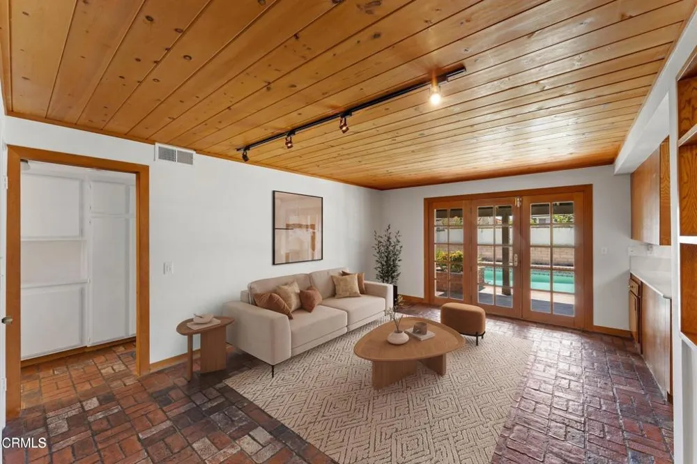 5828 Sunny Vista Avenue Oak Park, CA 91377