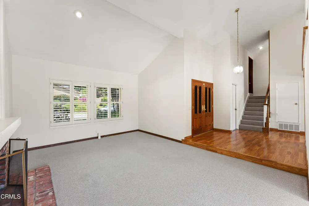 5828 Sunny Vista Avenue Oak Park, CA 91377