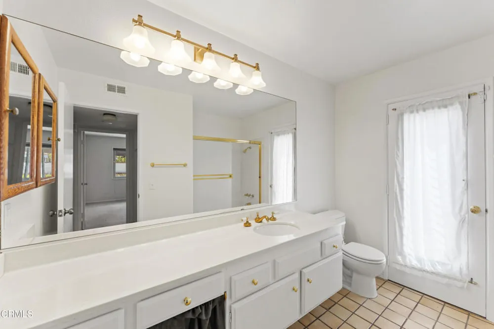 5828 Sunny Vista Avenue Oak Park, CA 91377