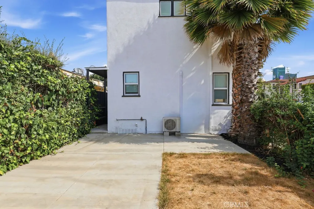 1205 Cole Avenue Hollywood, CA 90038