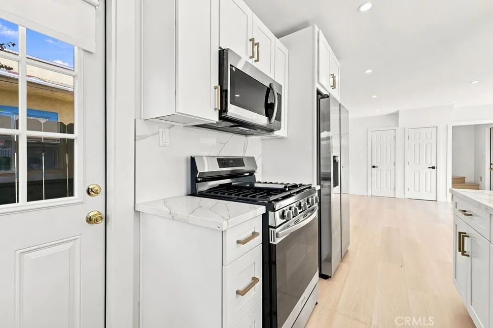 1205 Cole Avenue Hollywood, CA 90038