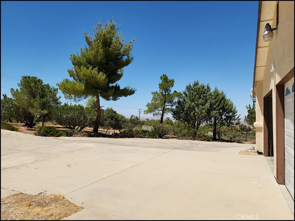 9425 Mountain Pinon Hills, CA 92372