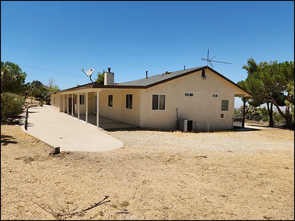9425 Mountain Pinon Hills, CA 92372