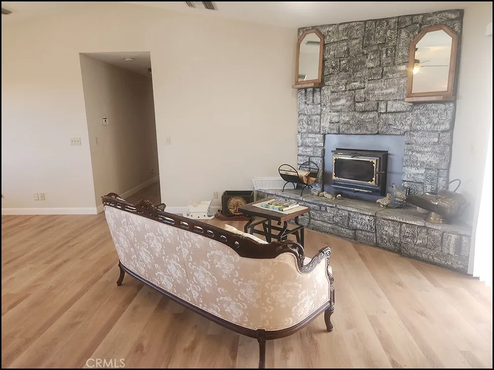 9425 Mountain Pinon Hills, CA 92372