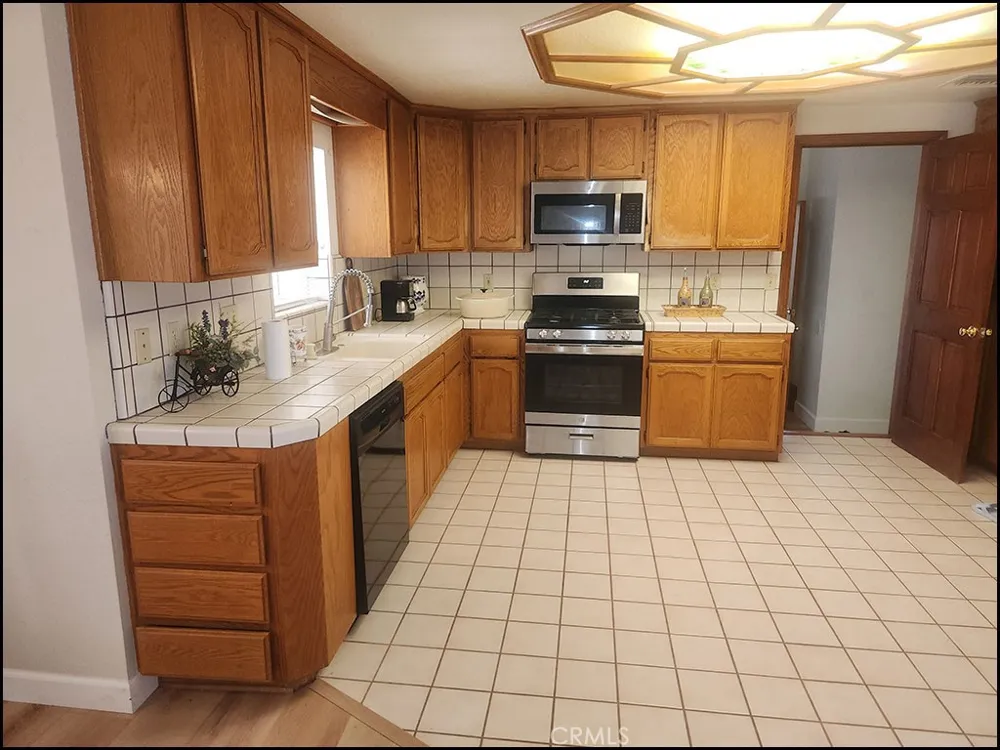 9425 Mountain Pinon Hills, CA 92372