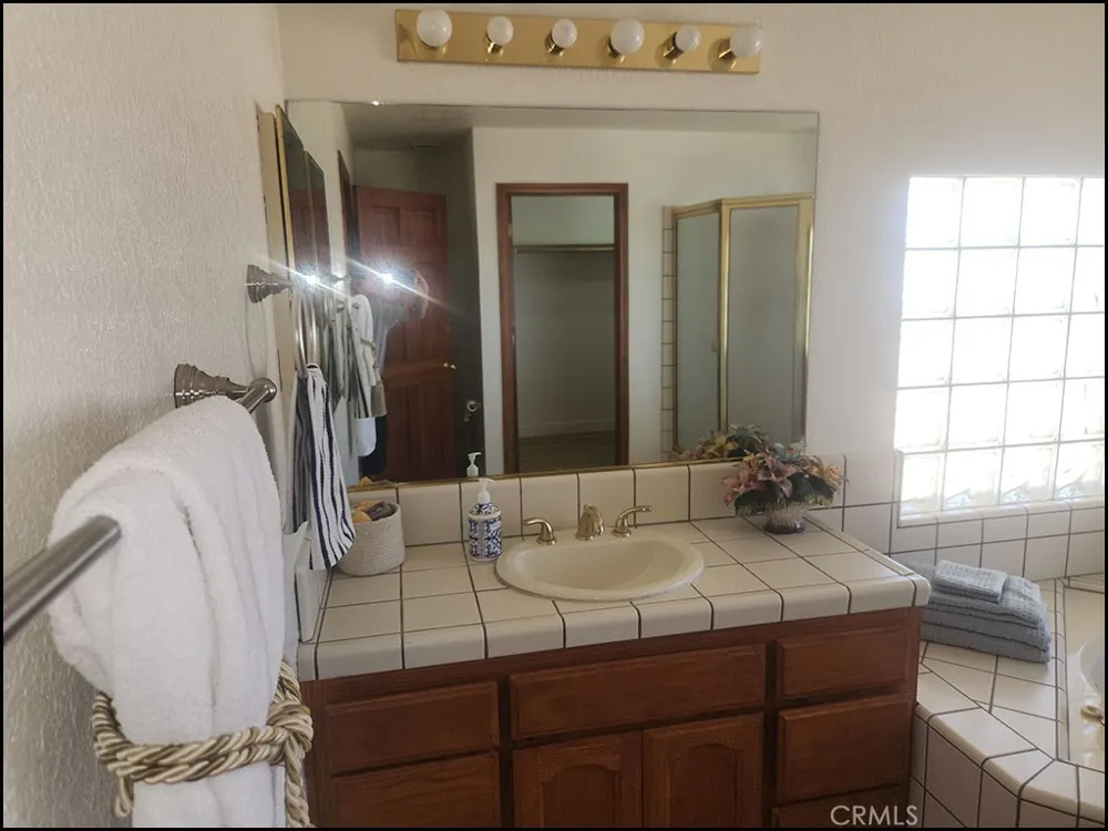 9425 Mountain Pinon Hills, CA 92372