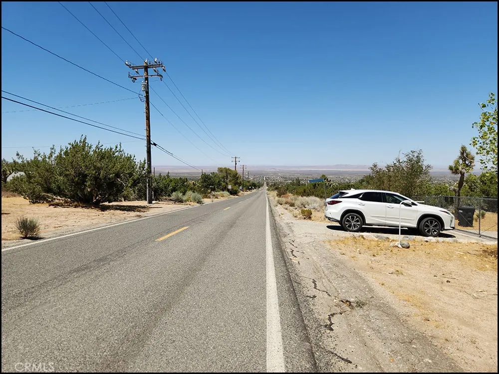 9425 Mountain Pinon Hills, CA 92372