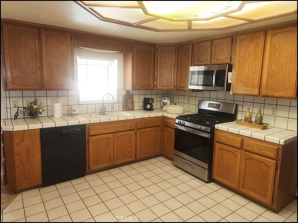 9425 Mountain Pinon Hills, CA 92372