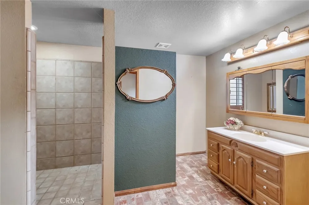 3230 Silver Ridge Pinon Hills, CA 92372