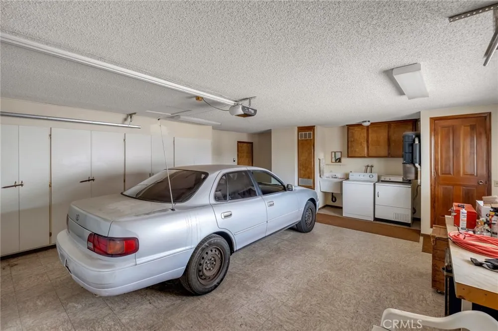 7040 Kenyon Hesperia, CA 92345