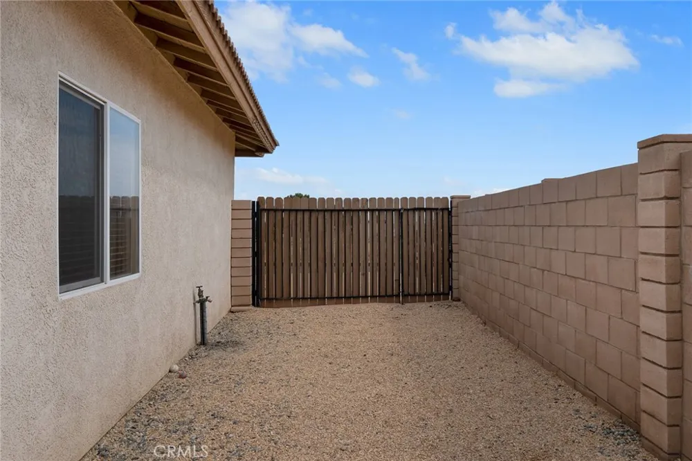 16783 Crockett Hesperia, CA 92345