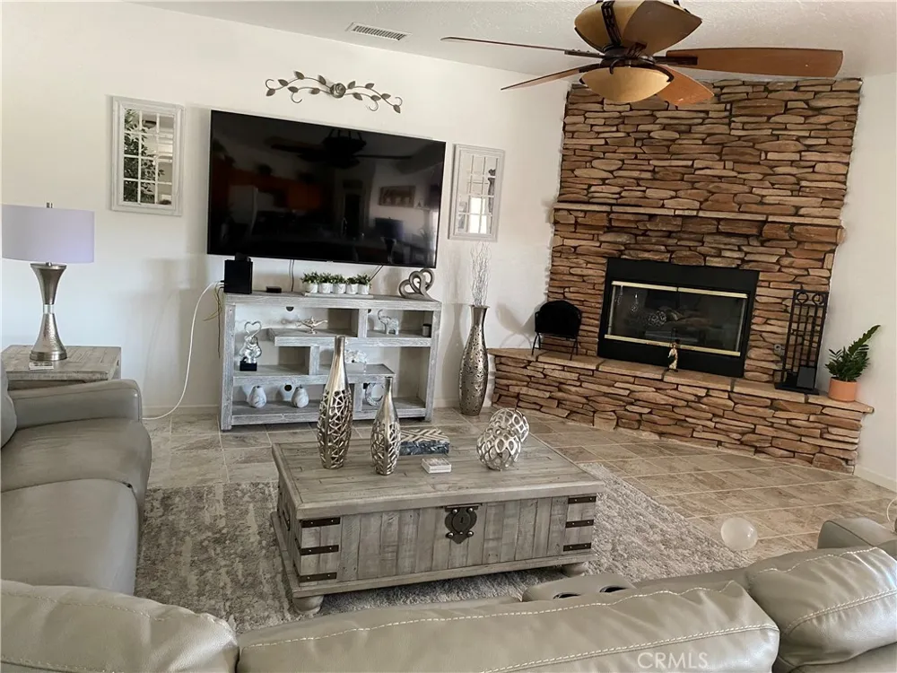 16783 Crockett Hesperia, CA 92345