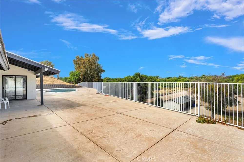 14942 Riverside Drive Apple Valley, CA 92307