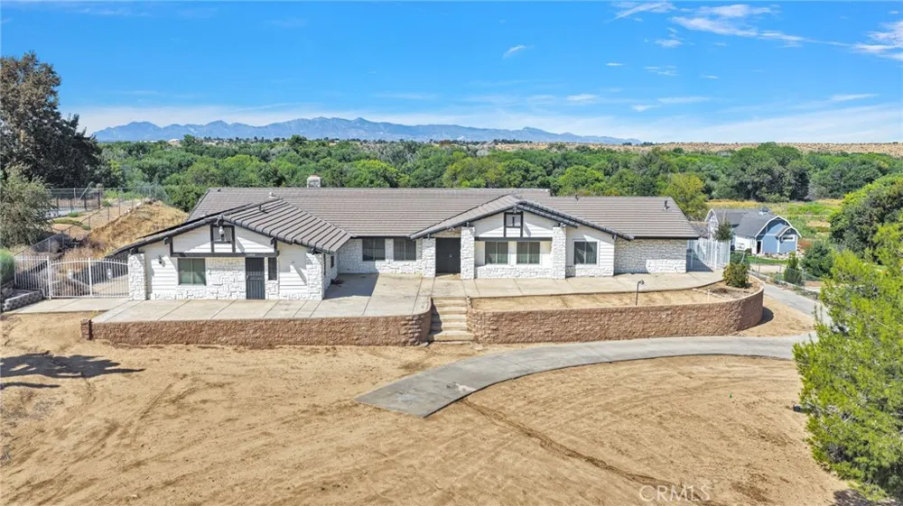 14942 Riverside Drive Apple Valley, CA 92307