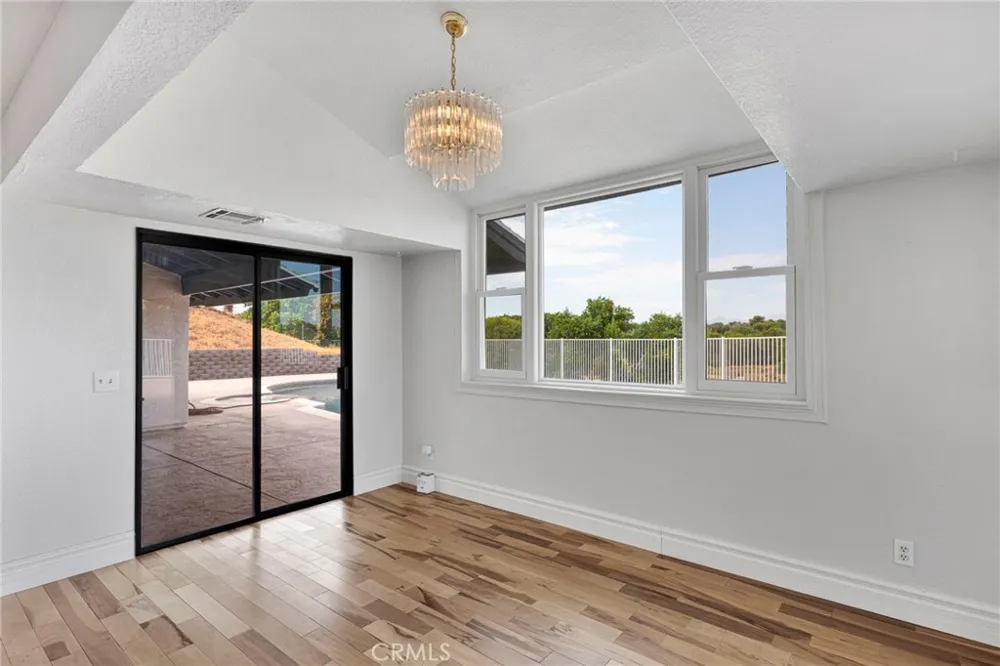 14942 Riverside Drive Apple Valley, CA 92307