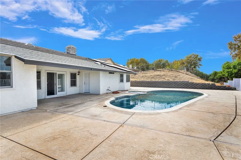 14942 Riverside Drive Apple Valley, CA 92307
