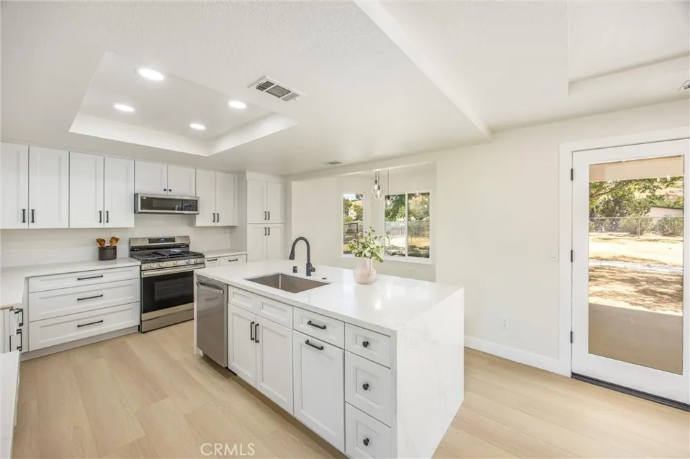 17405 Adobe Hesperia, CA 92345