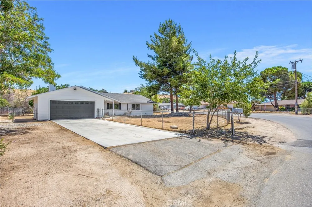 17405 Adobe Hesperia, CA 92345