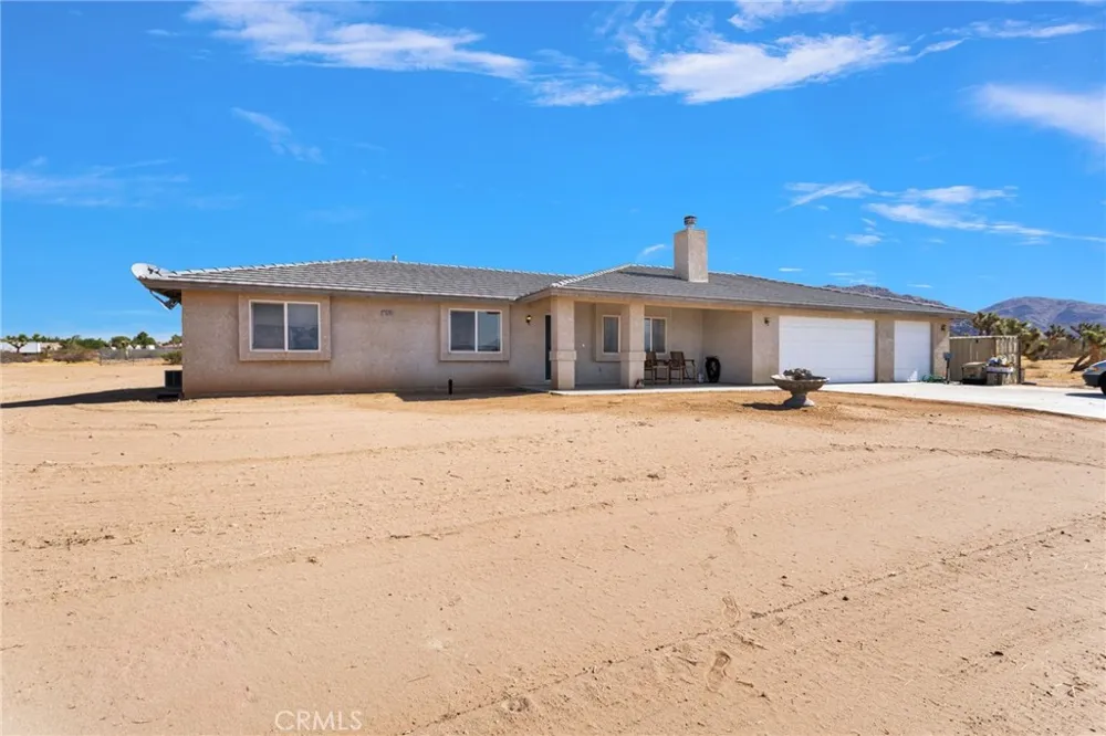 23520 Pala Apple Valley, CA 92307