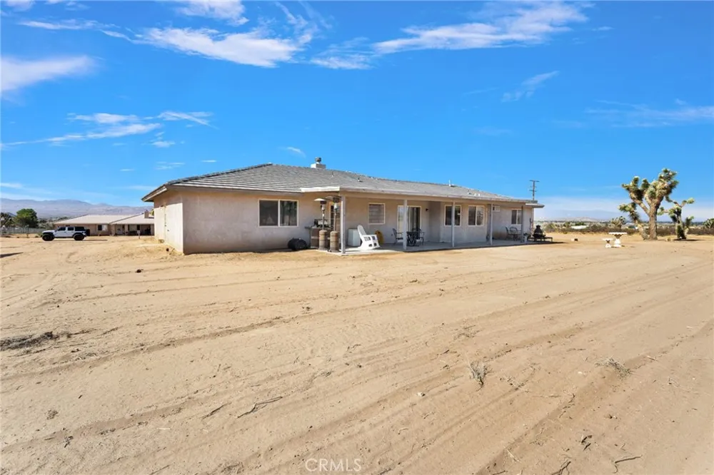 23520 Pala Apple Valley, CA 92307