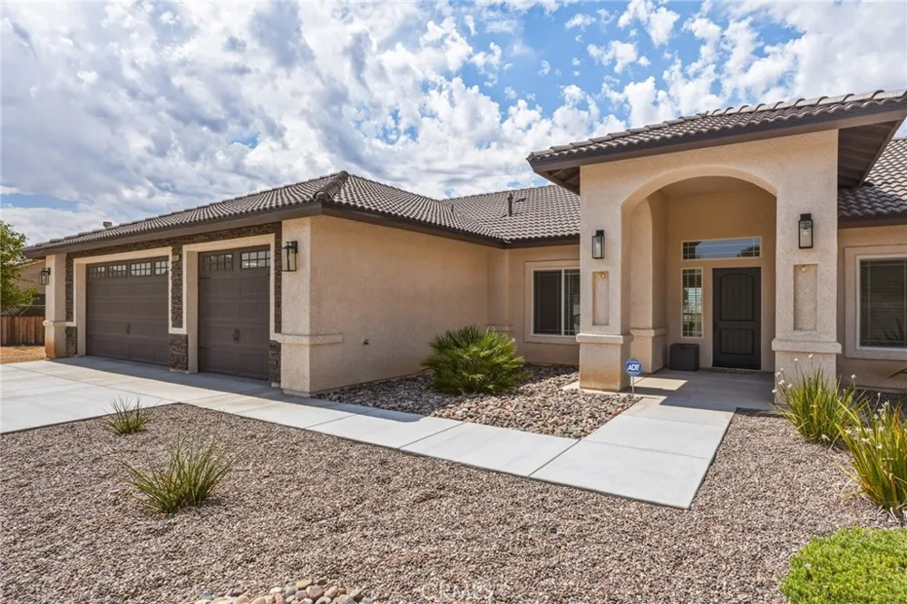 19011 Kaibab Apple Valley, CA 92307