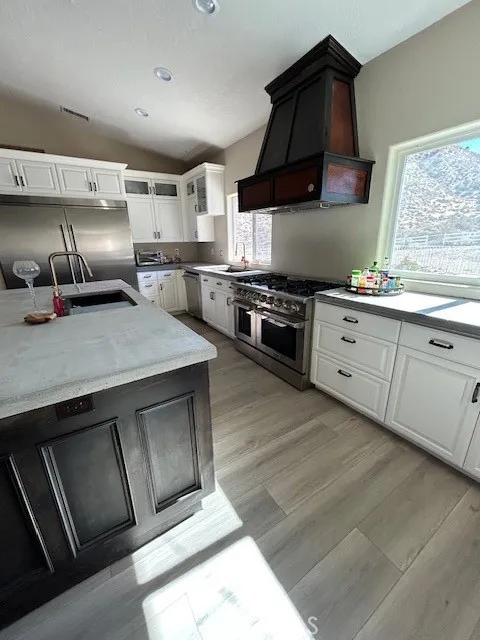 8265 Green Pinon Hills, CA 92372
