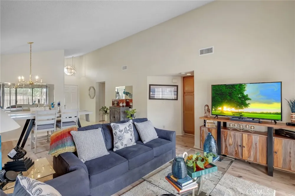 19064 Elm Drive Apple Valley, CA 92308