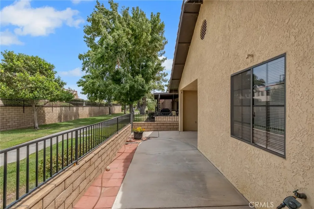 19064 Elm Drive Apple Valley, CA 92308