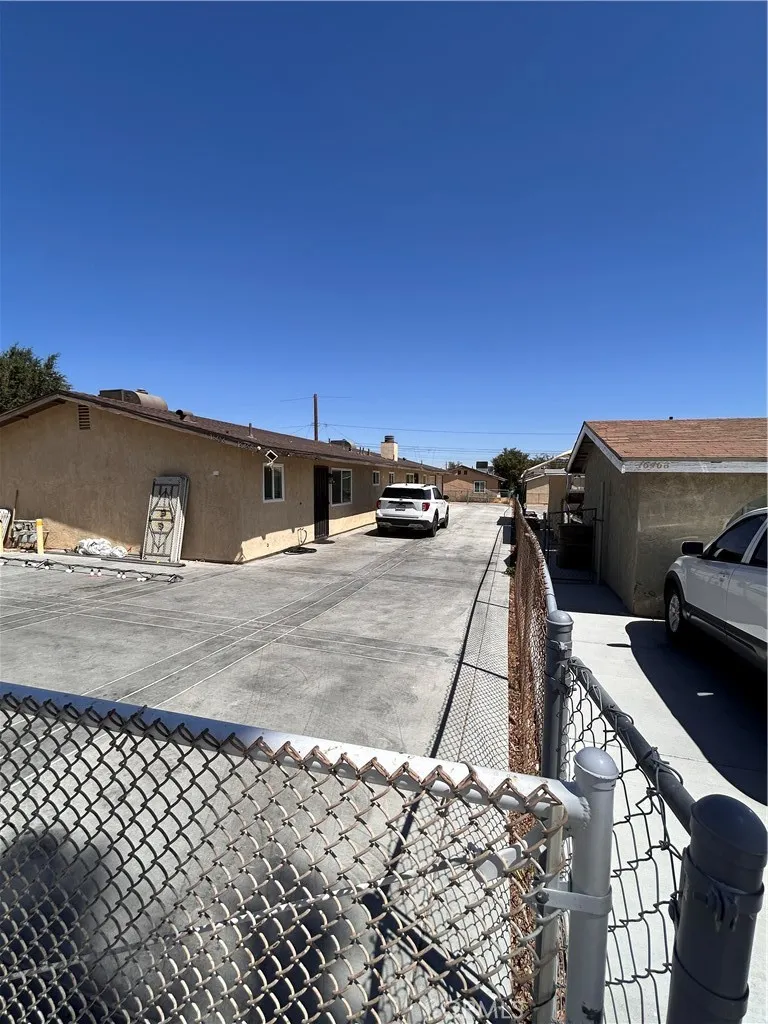 16458 Spruce Hesperia, CA 92345