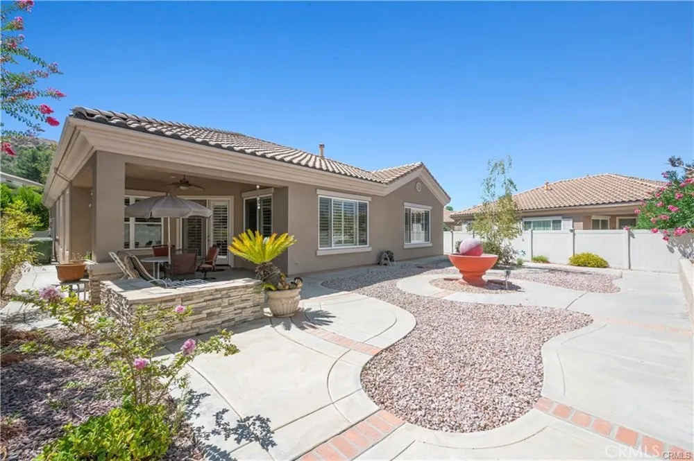 6329 Myrtle Beach Banning, CA 92220